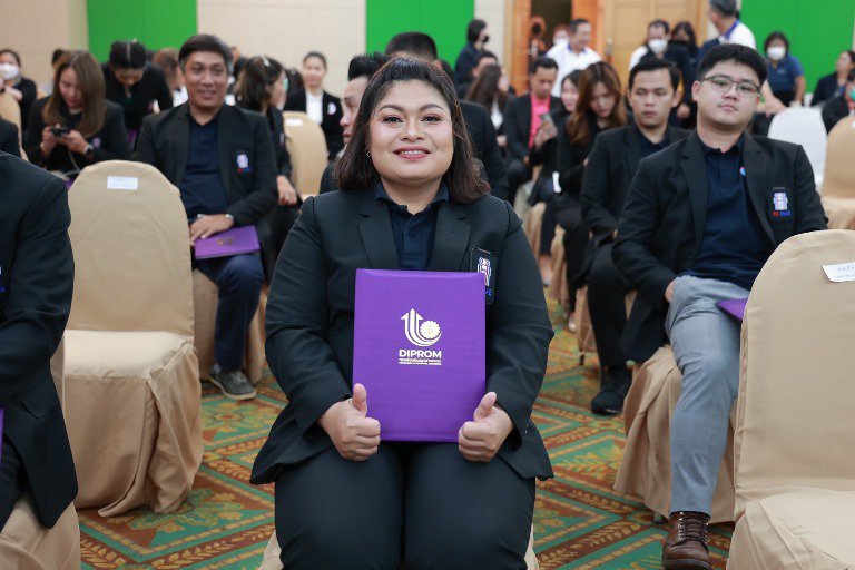 "รสอ. สุชาดา" ร่วมยินดีพร้อมมอบวุฒิบัตรผู้ประกอบการ คพอ. พื้นที่ภาคใต้ 