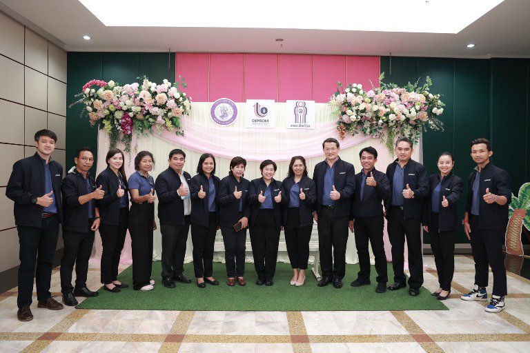 "รสอ. สุชาดา" ร่วมยินดีพร้อมมอบวุฒิบัตรผู้ประกอบการ คพอ. พื้นที่ภาคใต้ 