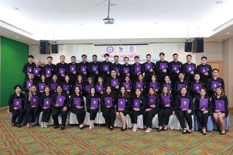 "รสอ. สุชาดา" ร่วมยินดีพร้อมมอบวุฒิบัตรผู้ประกอบการ คพอ. พื้นที่ภาคใต้ 