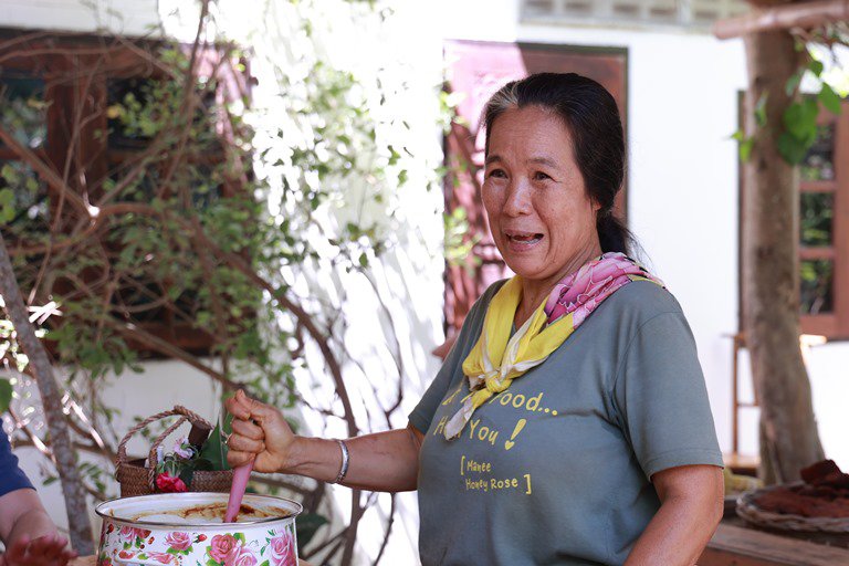 "อธิบดีใบน้อย" เยี่ยมชมศูนย์การเรียนรู้สวนสมุนไพรวิถีไทย ร่วมบูรณาการโมเดลชุมชนดีพร้อม