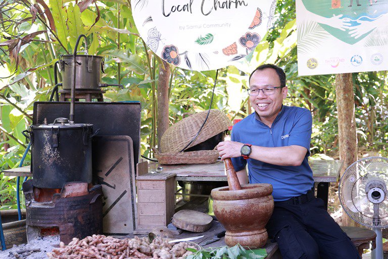 "อธิบดีใบน้อย" เยี่ยมชมศูนย์การเรียนรู้สวนสมุนไพรวิถีไทย ร่วมบูรณาการโมเดลชุมชนดีพร้อม