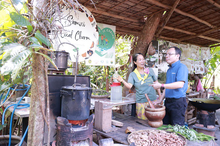 "อธิบดีใบน้อย" เยี่ยมชมศูนย์การเรียนรู้สวนสมุนไพรวิถีไทย ร่วมบูรณาการโมเดลชุมชนดีพร้อม