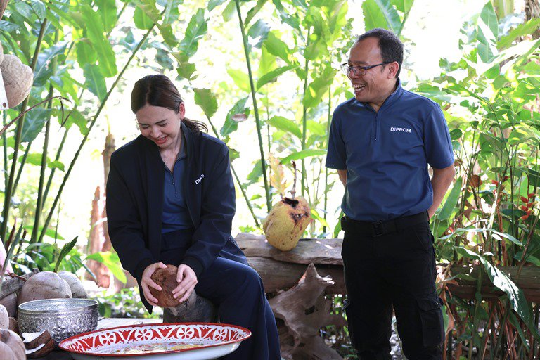 "อธิบดีใบน้อย" เยี่ยมชมศูนย์การเรียนรู้สวนสมุนไพรวิถีไทย ร่วมบูรณาการโมเดลชุมชนดีพร้อม