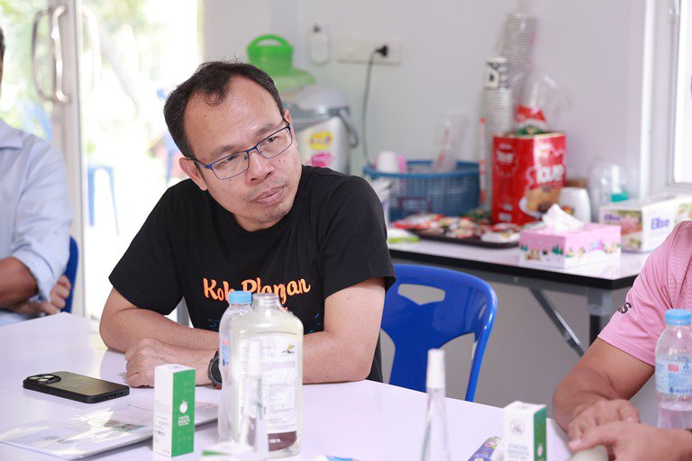 "อธิบดีใบน้อย" ลงพื้นที่ผลักดันสินค้า GI ชุมชนดีพร้อมชาวสวนมะพร้าวเกาะพะงันสู่ตลาดโลก