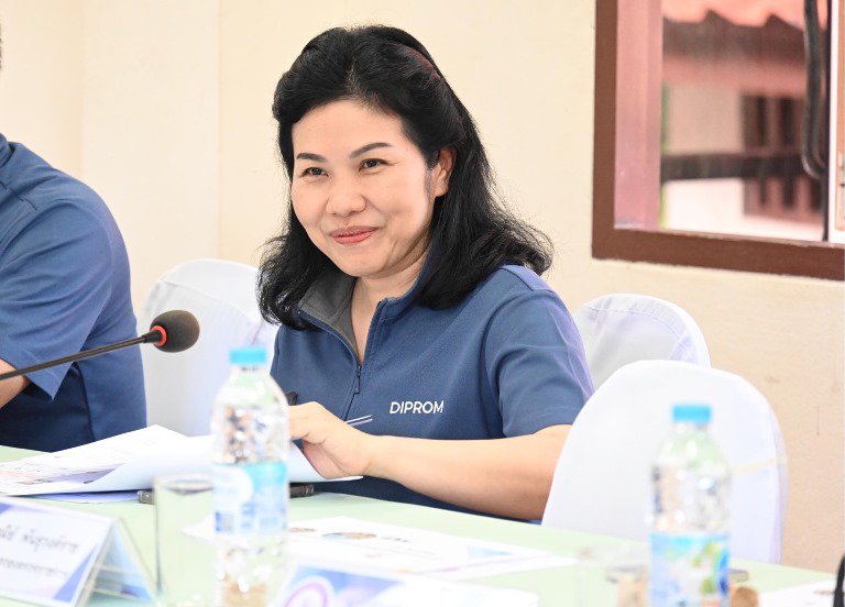 ปลัดฯ ณัฐพล นำทีม MIND ผุดไอเดียพลิกฟื้น JBIC บ้านนาตีน จ.กระบี่ เน้นการสร้างแบรนด์ เพิ่มมูลค่าผลิตภัณฑ์ เชื่อมโยงธุรกิจขนาดใหญ่กระจายรายได้ให้ชุมชนสู่ความยั่งยืนทางเศรษฐกิจ 