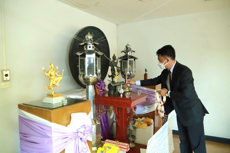 ราชาฤกษ์ รสอ.วัชรุนฯ ลงนามปากกาเริ่มงานวันแรก พร้อมสักการะสิ่งศักดิ์สิทธิ์ประจำกรมส่งเสริมอุตสาหกรรม
