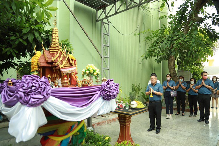 ฤกษ์ดี!! รสอ.วาทีฯ ก้าวเท้าเข้าห้องทำงาน พร้อมสักการะองค์พระนารายณ์พระภูมิ และสิ่งศักดิ์สิทธิ์ประจำกระทรวงอุตสาหกรรม และกรมส่งเสริมอุตสาหกรรม