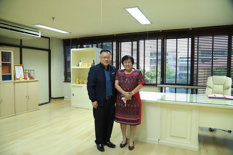 ฤกษ์ดี!! รสอ.วาทีฯ ก้าวเท้าเข้าห้องทำงาน พร้อมสักการะองค์พระนารายณ์พระภูมิ และสิ่งศักดิ์สิทธิ์ประจำกระทรวงอุตสาหกรรม และกรมส่งเสริมอุตสาหกรรม