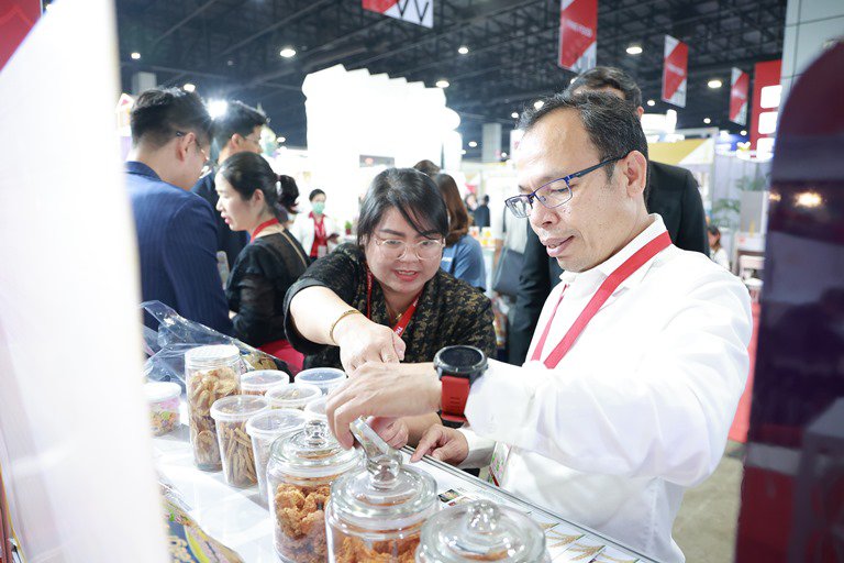 อธิบดีใบน้อย" นำทีมดีพร้อมชมงาน THAIFEX – ANUGA ASIA 2023