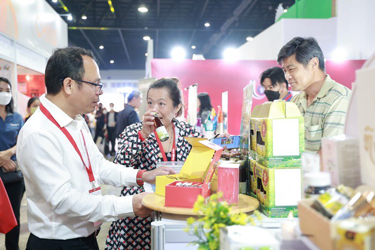 อธิบดีใบน้อย" นำทีมดีพร้อมชมงาน THAIFEX – ANUGA ASIA 2023