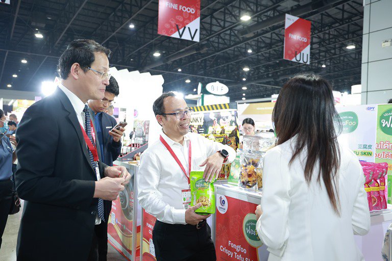 อธิบดีใบน้อย" นำทีมดีพร้อมชมงาน THAIFEX – ANUGA ASIA 2023