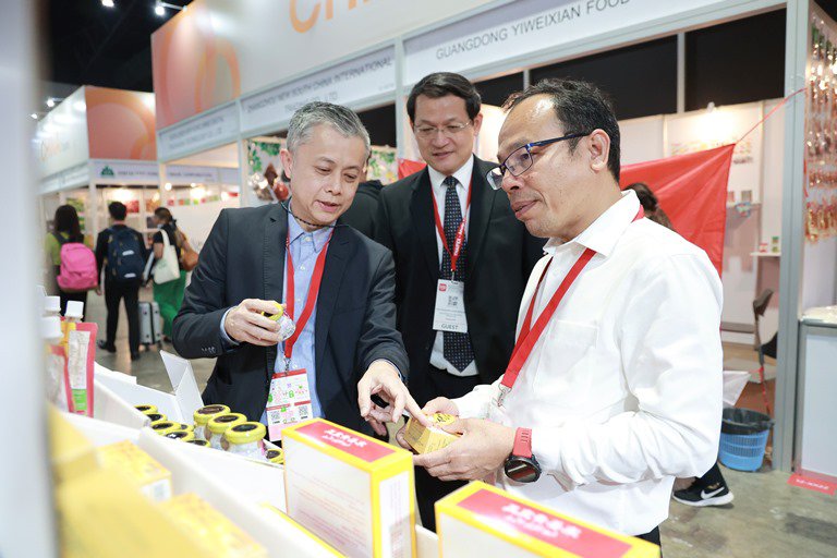 อธิบดีใบน้อย" นำทีมดีพร้อมชมงาน THAIFEX – ANUGA ASIA 2023