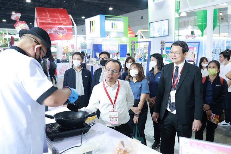 อธิบดีใบน้อย" นำทีมดีพร้อมชมงาน THAIFEX – ANUGA ASIA 2023
