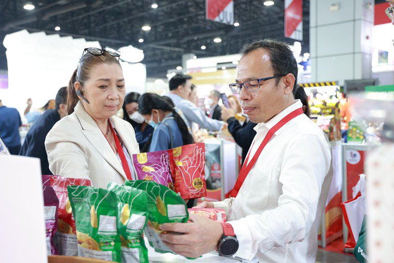 อธิบดีใบน้อย" นำทีมดีพร้อมชมงาน THAIFEX – ANUGA ASIA 2023