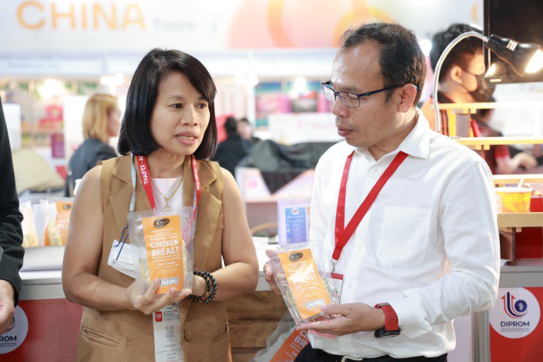 อธิบดีใบน้อย" นำทีมดีพร้อมชมงาน THAIFEX – ANUGA ASIA 2023