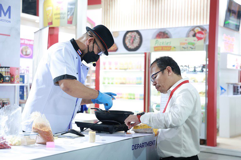 อธิบดีใบน้อย" นำทีมดีพร้อมชมงาน THAIFEX – ANUGA ASIA 2023