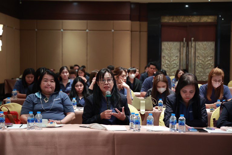 "อธิบดีใบน้อย" มอบนโยบายในแก่บุคลากรดีพร้อมผู้ปฏิบัติงานเงินทุนหมุนเวียนฯ 