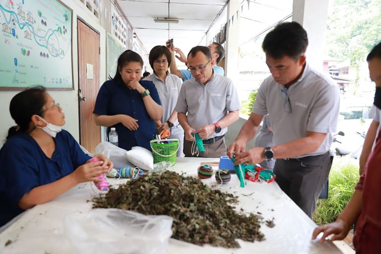 "อธิบดีใบน้อย" ลงพื้นที่ชุมชนแม่กำปอง เร่งเสริมแกร่งยกระดับการผลิตให้วิสาหกิจชุมชน