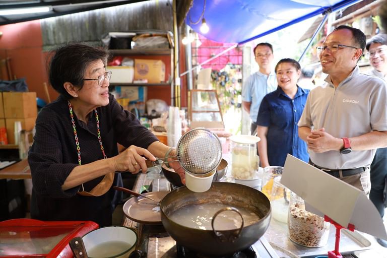 "อธิบดีใบน้อย" ลงพื้นที่ชุมชนแม่กำปอง เร่งเสริมแกร่งยกระดับการผลิตให้วิสาหกิจชุมชน