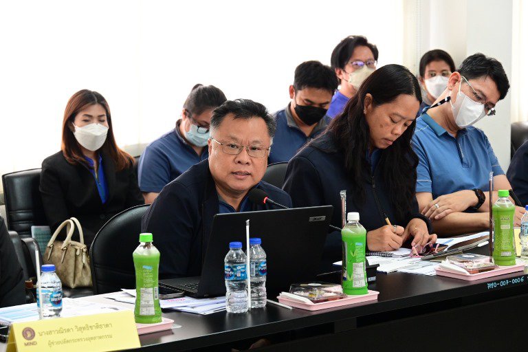 ปลัดฯ ณัฐพล ลงพื้นปราจีนบุรี มอบแนวทางการขับเคลื่อนนโยบาย MIND เน้นย้ำบูรณาการงานของหน่วยงานในพื้นที่ มุ่งพัฒนาอุตสาหกรรมเป้าหมาย กำกับโรงงานให้รักษาสิ่งแวดล้อม พร้อมช่วยกันกระจายรายได้สู่ชุมชน เพื่อให้อุตสาหกรรมอยู่คู่กับชุมชนได้อย่างมีความสุข