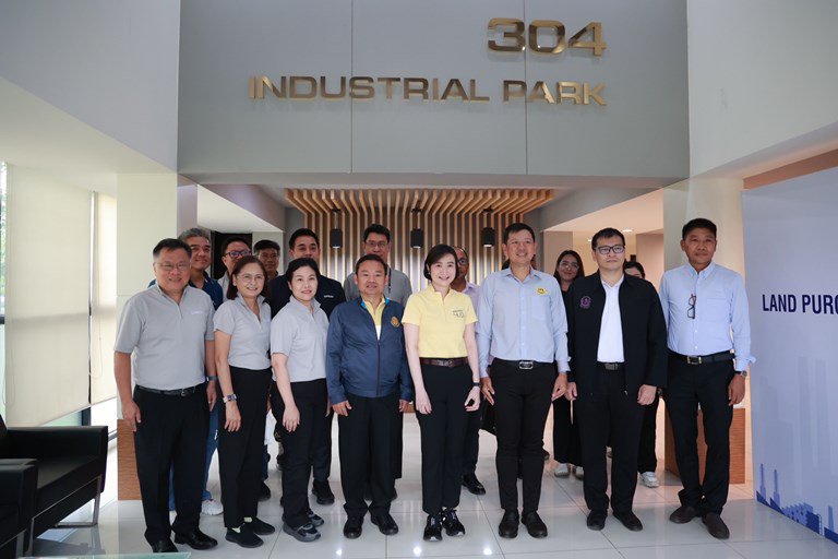 รองปลัดฯ ณัฏฐิญา นำทีม MIND เยี่ยมชมการดำเนินงานสวนอุตสาหกรรม 304 จ.ปราจีนบุรี ชูจุดเด่นด้วยระบบสาธารณูปโภคครบครัน ทั้งน้ำ ไฟ ถนน แรงงาน พร้อมระบบบำบัดน้ำเสียหลายชั้น เพื่อสร้างเมืองน่าอยู่คู่อุตสาหกรรม 