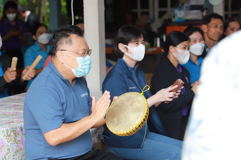 รองปลัดฯ ณัฏฐิญา นำทีม MIND เยี่ยมชุมชนตะเคียนเตี้ย หนึ่งในหมู่บ้านชุมชนดีพร้อมใกล้กรุง เด่นทั้งการท่องเที่ยวเชิงวิถีชีวิต วัฒนธรรม ของฝาก ของที่ระลึก และผลิตภัณฑ์คุณภาพ