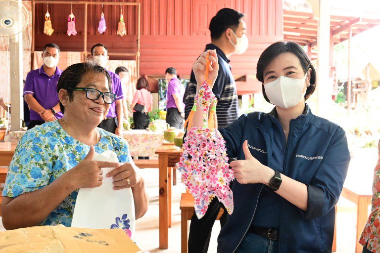 รองปลัดฯ ณัฏฐิญา นำทีม MIND เยี่ยมชุมชนตะเคียนเตี้ย หนึ่งในหมู่บ้านชุมชนดีพร้อมใกล้กรุง เด่นทั้งการท่องเที่ยวเชิงวิถีชีวิต วัฒนธรรม ของฝาก ของที่ระลึก และผลิตภัณฑ์คุณภาพ