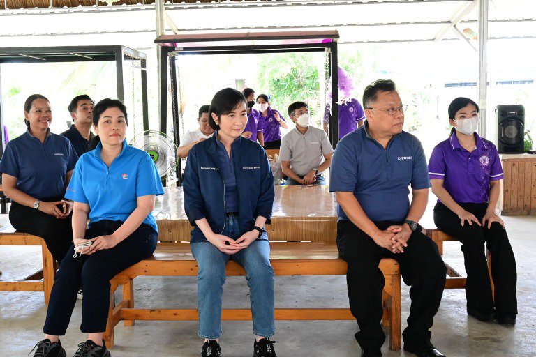 รองปลัดฯ ณัฏฐิญา นำทีม MIND เยี่ยมชุมชนตะเคียนเตี้ย หนึ่งในหมู่บ้านชุมชนดีพร้อมใกล้กรุง เด่นทั้งการท่องเที่ยวเชิงวิถีชีวิต วัฒนธรรม ของฝาก ของที่ระลึก และผลิตภัณฑ์คุณภาพ