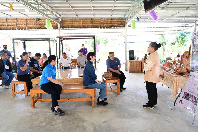 รองปลัดฯ ณัฏฐิญา นำทีม MIND เยี่ยมชุมชนตะเคียนเตี้ย หนึ่งในหมู่บ้านชุมชนดีพร้อมใกล้กรุง เด่นทั้งการท่องเที่ยวเชิงวิถีชีวิต วัฒนธรรม ของฝาก ของที่ระลึก และผลิตภัณฑ์คุณภาพ