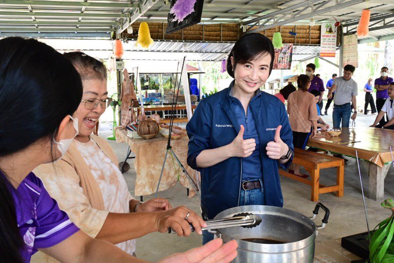 รองปลัดฯ ณัฏฐิญา นำทีม MIND เยี่ยมชุมชนตะเคียนเตี้ย หนึ่งในหมู่บ้านชุมชนดีพร้อมใกล้กรุง เด่นทั้งการท่องเที่ยวเชิงวิถีชีวิต วัฒนธรรม ของฝาก ของที่ระลึก และผลิตภัณฑ์คุณภาพ