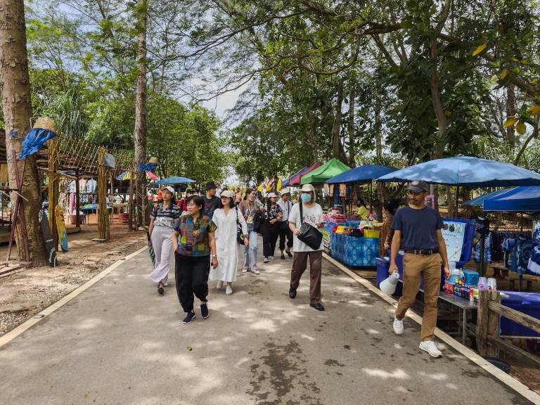 "อธิบดีใบน้อย" นำทัพดีพร้อมระดมสมองลับคมด้านยุทธศาสตร์