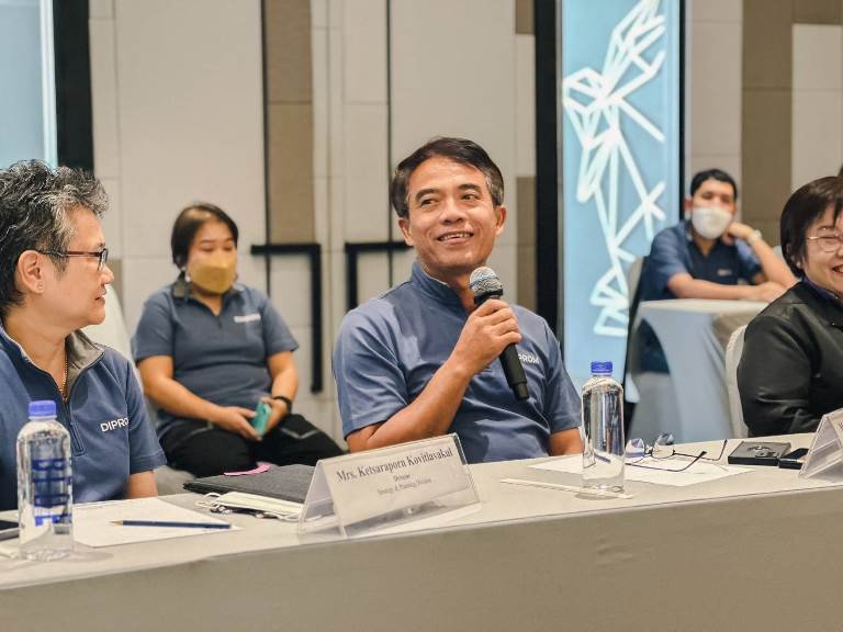 "อธิบดีใบน้อย" นำทัพดีพร้อมระดมสมองลับคมด้านยุทธศาสตร์