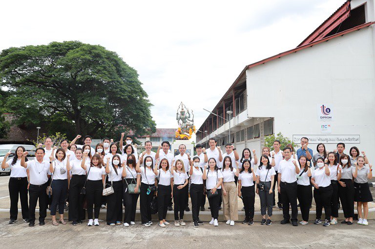 “อธิบดีใบน้อย” นำทีมชาวดีพร้อม บวรสรวงสิ่งศักดิ์สิทธิ์ เสริมสิริมงคลและสร้างขวัญกำลังใจในการจัดงานอุตสาหกรรมแฟร์