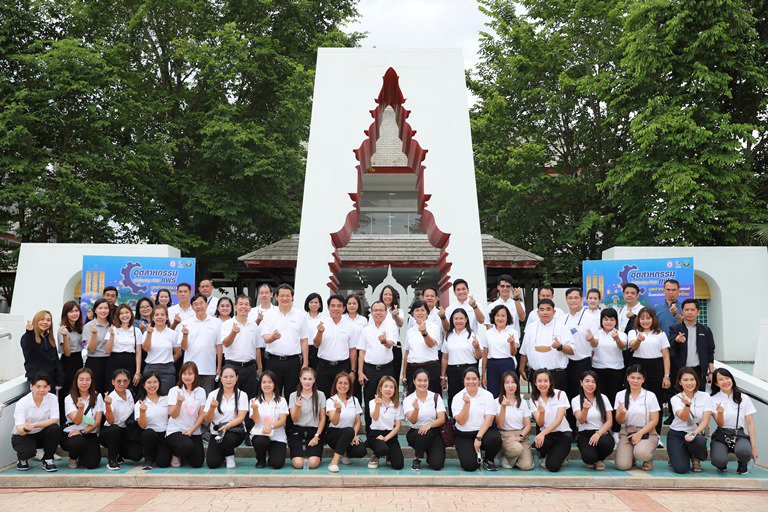 “อธิบดีใบน้อย” นำทีมชาวดีพร้อม บวรสรวงสิ่งศักดิ์สิทธิ์ เสริมสิริมงคลและสร้างขวัญกำลังใจในการจัดงานอุตสาหกรรมแฟร์