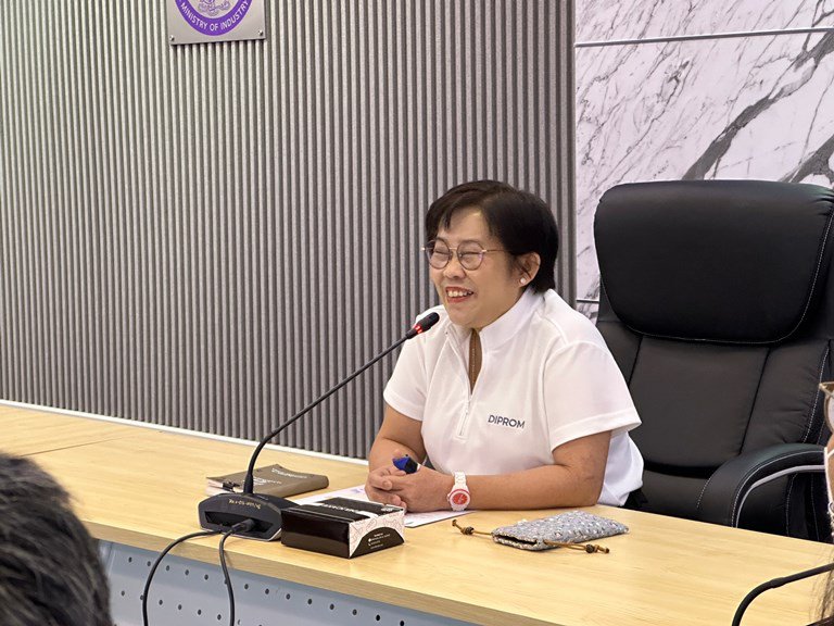 "รสอ.สุชาดา" นั่งหัวโต๊ะติดตามผลการปฏิบัติงานและการใช้จ่ายงบประมาณ
