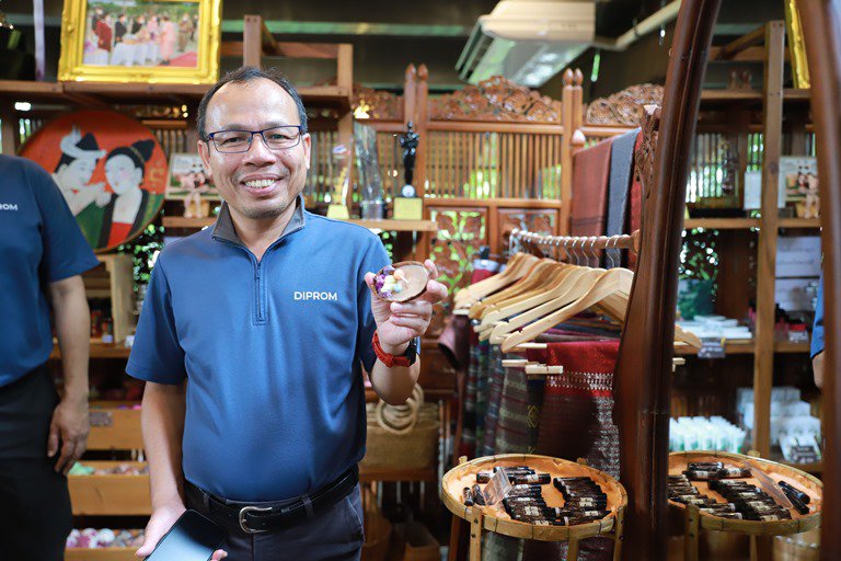 ดีพร้อม เยี่ยมชม cacoa valley ต้นแบบ “โมเดลชุมชนดีพร้อม” 