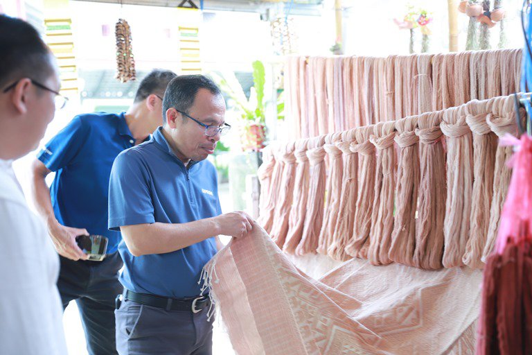 ดีพร้อม เยี่ยมชม cacoa valley ต้นแบบ “โมเดลชุมชนดีพร้อม” 