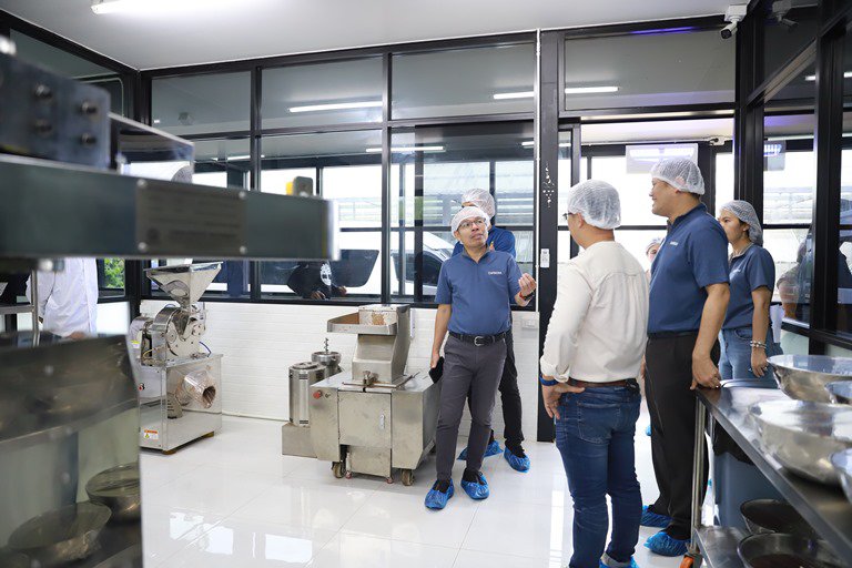 ดีพร้อม เยี่ยมชม cacoa valley ต้นแบบ “โมเดลชุมชนดีพร้อม” 