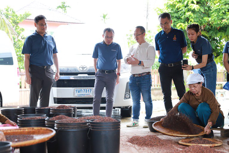 ดีพร้อม เยี่ยมชม cacoa valley ต้นแบบ “โมเดลชุมชนดีพร้อม” 