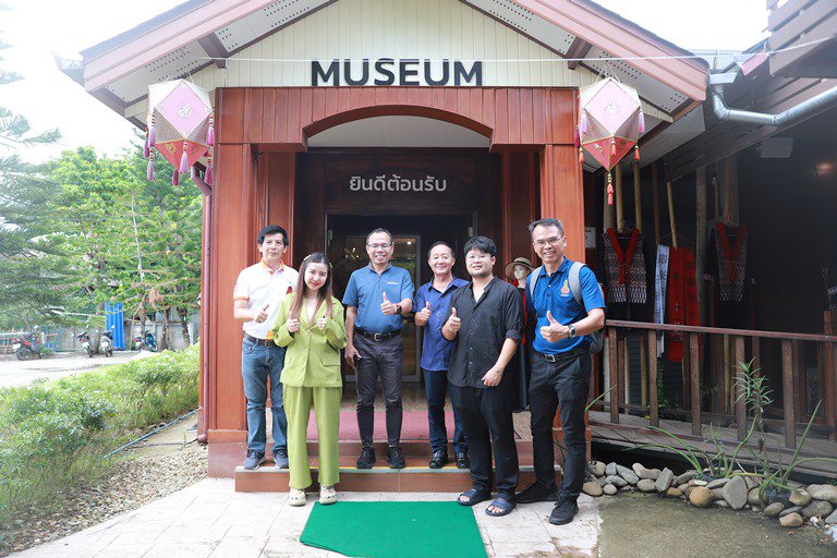 "อธิบดีใบน้อย" ลงพื้นที่เยี่ยมชมศูนย์หัตถกรรมเครื่องประดับเงิน เมืองปู่ม่านย่าม่าน