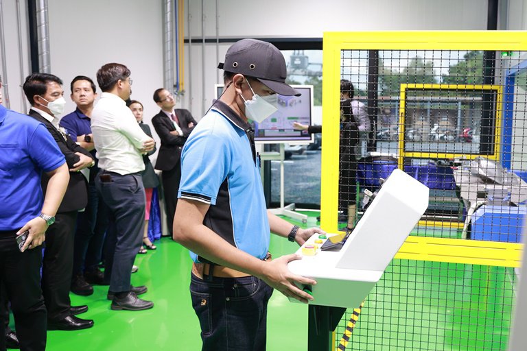 ดีพร้อม ร่วมงานเปิดตัวศูนย์ Laser Cell 3D หนุนผู้ประกอบการไทยขับเคลื่อนอุตสาหกรรมหุ่นยนต์