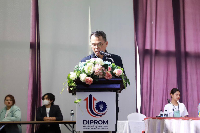 "รสอ.วัชรุน" ร่วมแสดงความยินดีพร้อมมอบวุฒิบัตรผู้ประกอบการธุรกิจชุมชนรองรับวิถีธุรกิจใหม่ 