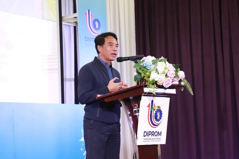 "รสอ.วัชรุน" ร่วมแสดงความยินดีพร้อมมอบวุฒิบัตรผู้ประกอบการธุรกิจชุมชนรองรับวิถีธุรกิจใหม่ 