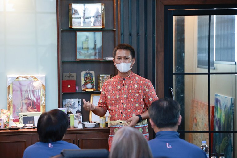 “รสอ.สุชาดา” เยี่ยมชมโรงงานลุงอเนกขนมหวานเพ็ชร์