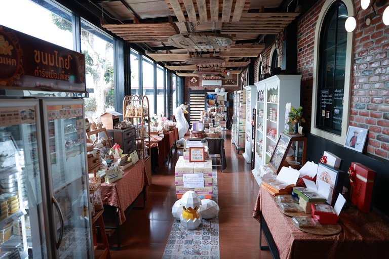 “รสอ.สุชาดา” เยี่ยมชมโรงงานลุงอเนกขนมหวานเพ็ชร์