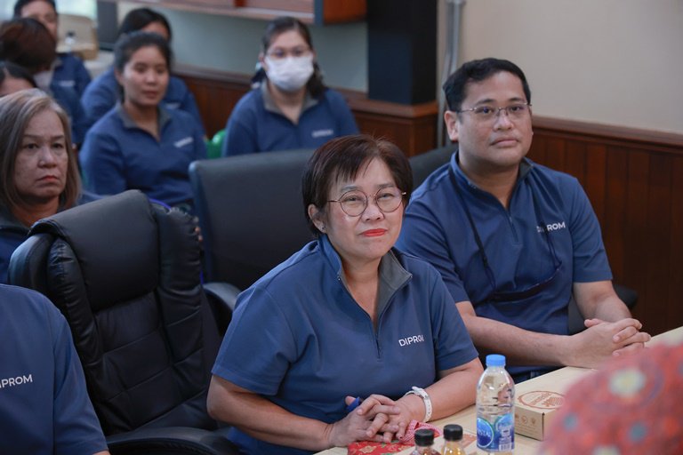 “รสอ.สุชาดา” เยี่ยมชมโรงงานลุงอเนกขนมหวานเพ็ชร์