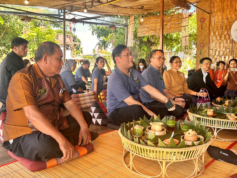 "อธิบดีใบน้อย" ลงพื้นที่เยี่ยมชมชุมชนดีพร้อมบ้านเดื่อ ชูเป็นโมเดลต้นแบบการยกระดับกลุ่มท่องเที่ยววิถีชุมชน