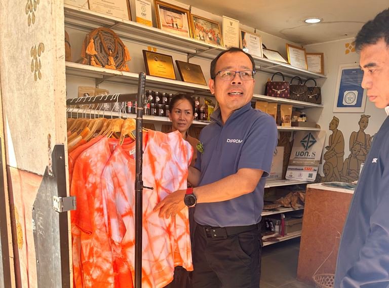 "อธิบดีใบน้อย" ลงพื้นที่เยี่ยมชมชุมชนดีพร้อมบ้านเดื่อ ชูเป็นโมเดลต้นแบบการยกระดับกลุ่มท่องเที่ยววิถีชุมชน