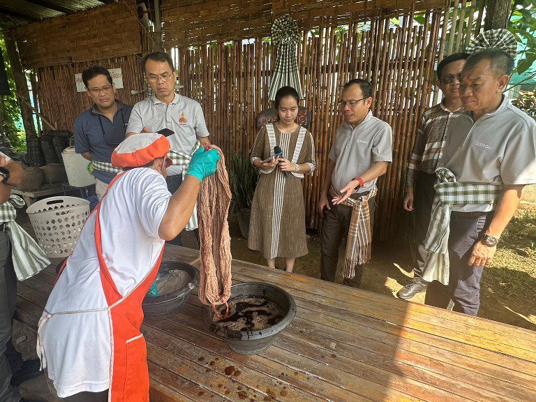 "อธิบดีใบน้อย" ตะลุยบึงกาฬ ต่อยอดการพัฒนาชุมชนดีพร้อมบ้านสะง้อ