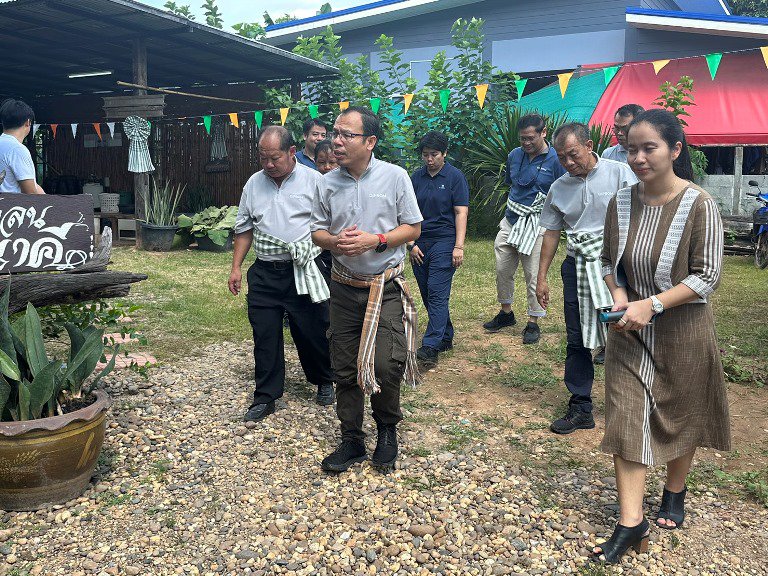 "อธิบดีใบน้อย" ตะลุยบึงกาฬ ต่อยอดการพัฒนาชุมชนดีพร้อมบ้านสะง้อ